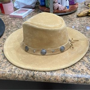 The Outback by Minnetonka